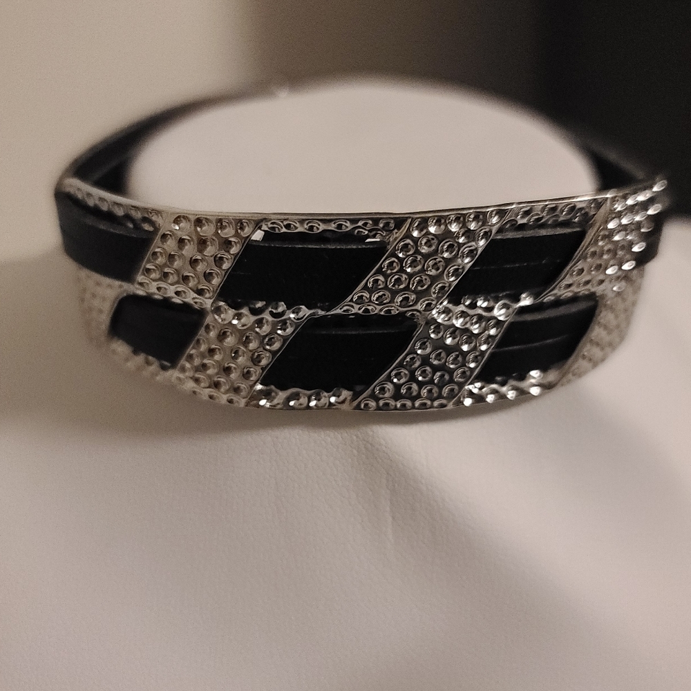 Fifth Avenue Stamped Metal and Black Leather bracelet!